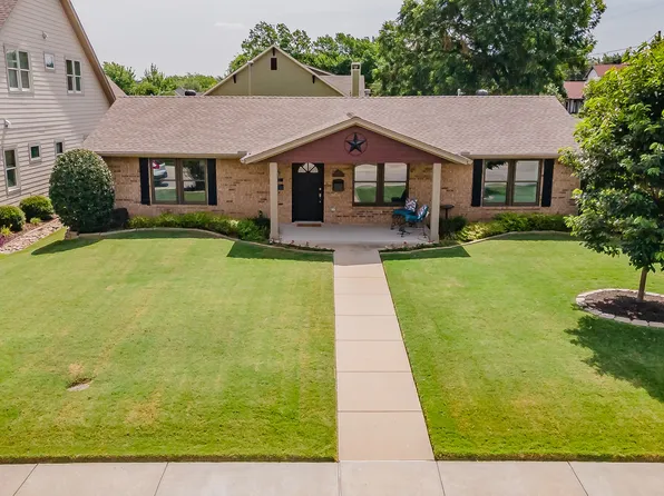 235 Austin St, Grapevine, TX 76051