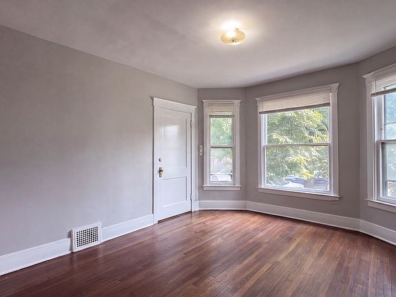 5th image of 2231 Campbell St