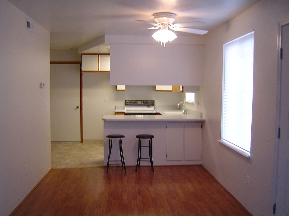 1st image of 770 Sarah Park Cir