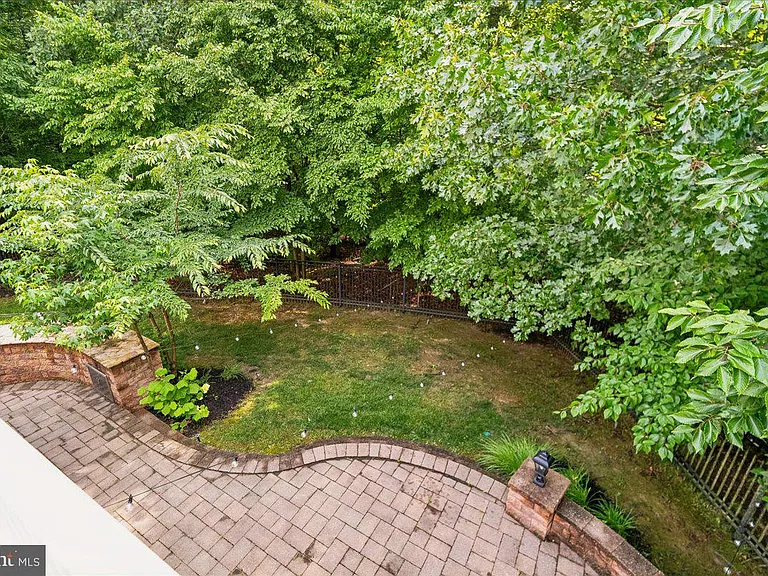 743 Seneca Dr — Photo 36