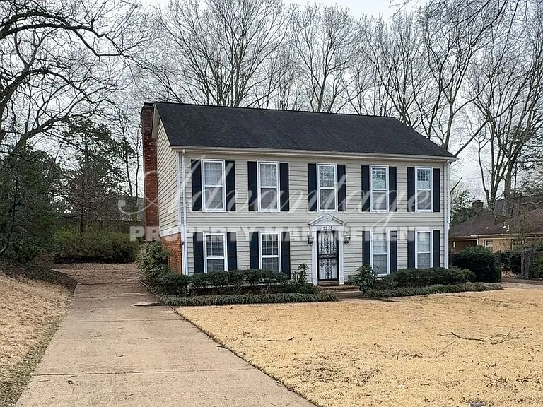 7253 Stamford Dr — Photo 1