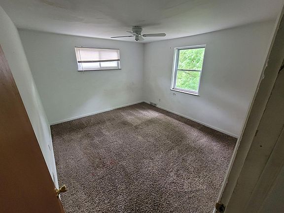 3rd image of 5859 Monfort Hills Ave