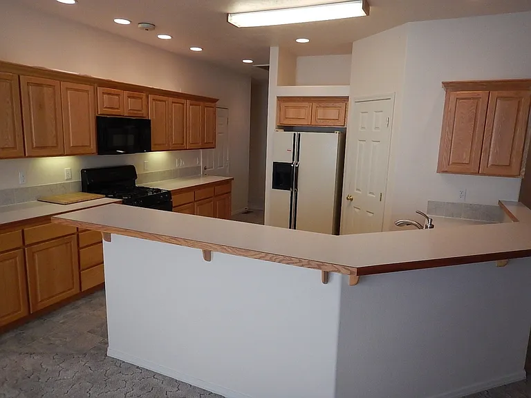 715 NE Fieldstone Ct — Photo 17