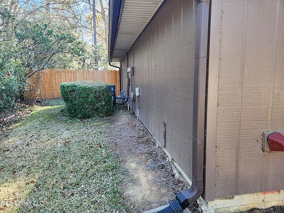 5th image of 307 Lakeside Dr