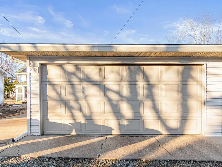 1012 Burgess St — Photo 27