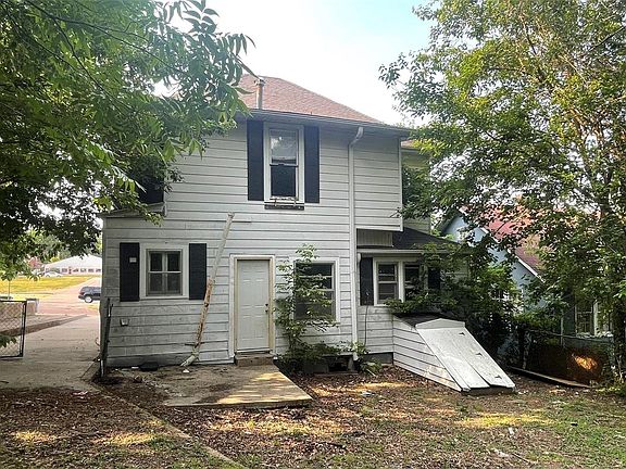 3rd image of 838 Vine St
