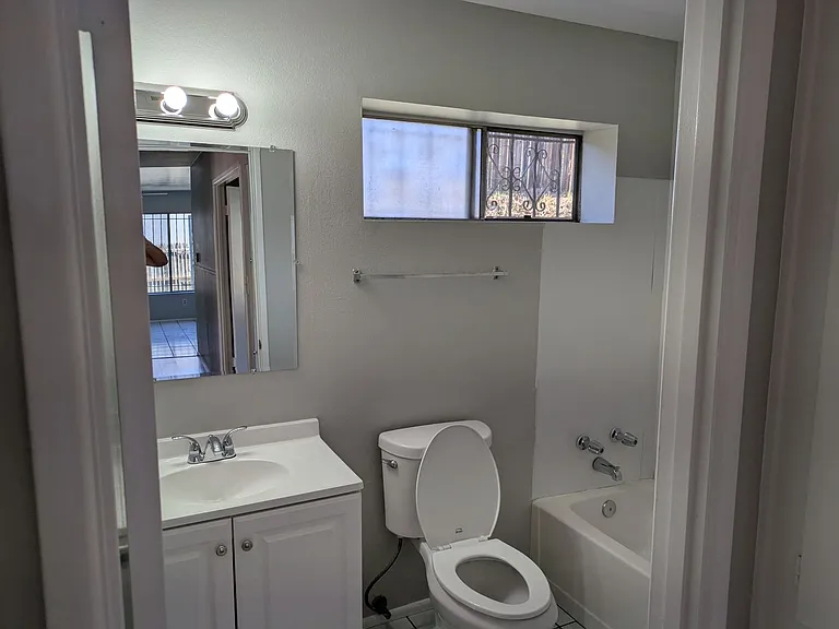 8430 Noeline Ave — Photo 5