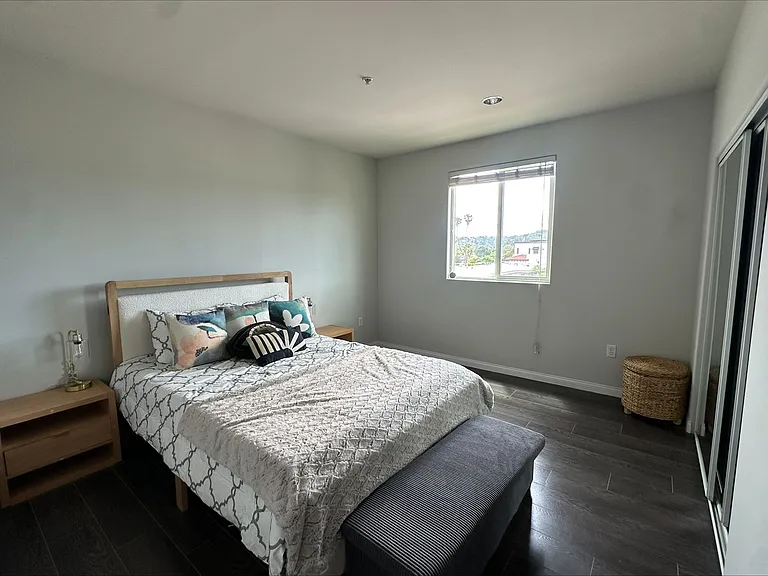 Sherman Oaks Place — Photo 5