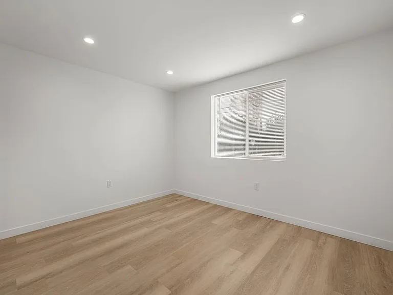 935 S Mariposa Ave — Photo 23