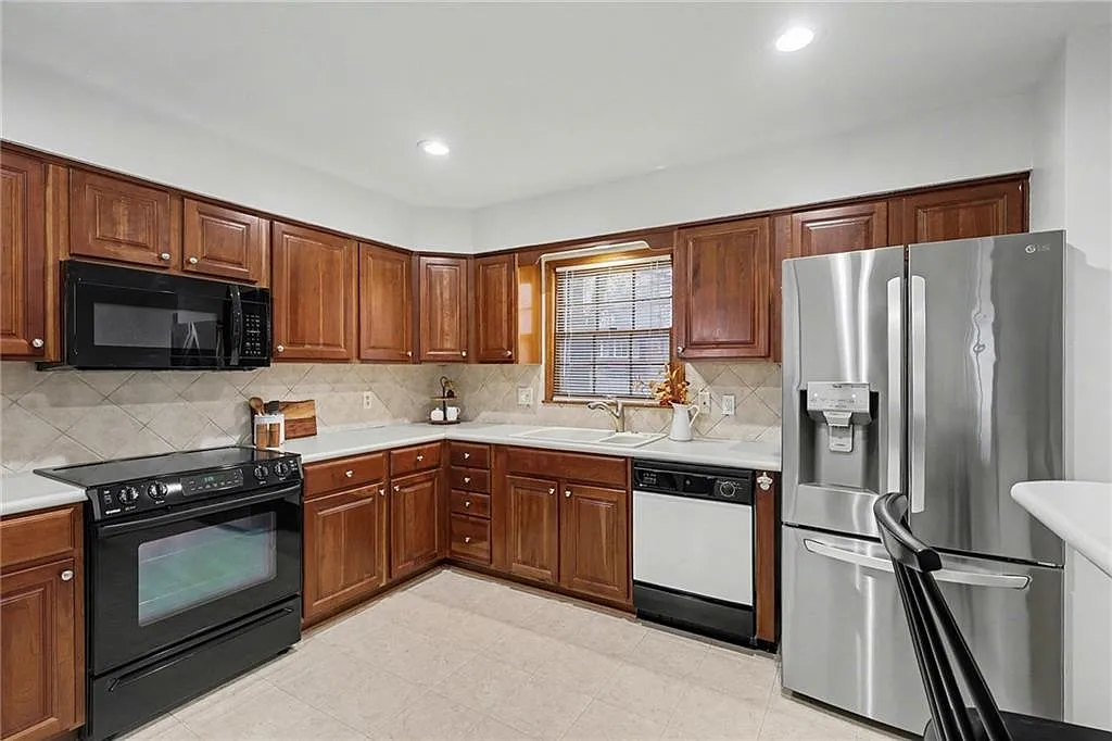 Building Photo - 7516 W 96th Ter