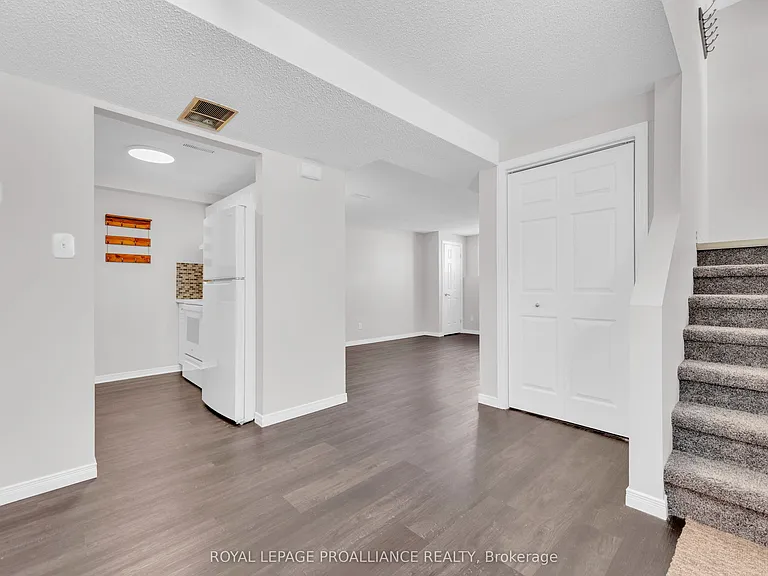 25 Metcalfe St #B — Photo 4