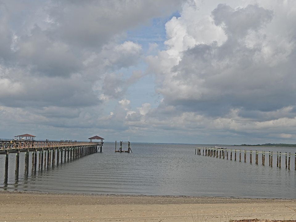 2nd image of 31 Bay Point Rd