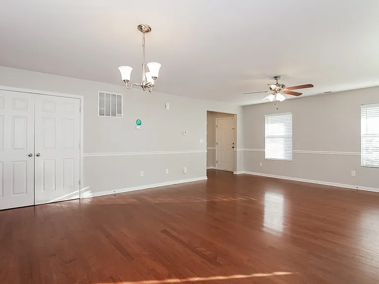 1005 Joselynn Dr — Photo 6