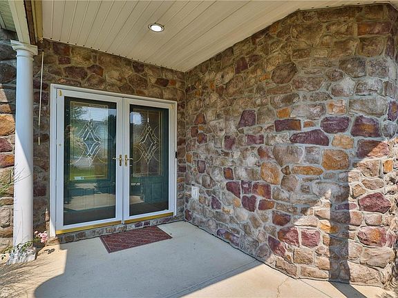 2nd image of 122 Moor Dr