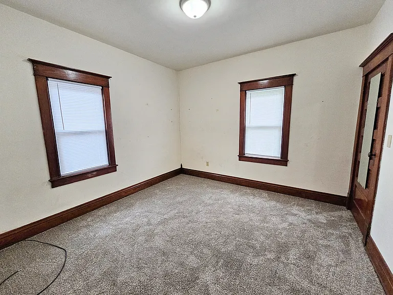 404 W Market St — Photo 10