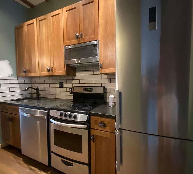 1st image of 194 Montrose Ave #1D