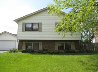 545 Pheasant Ridge Dr, Lake Zurich, IL 60047