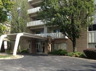 2159 Wooster Rd #16, Rocky River, OH 44116