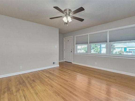 3rd image of 220 Peachwood Ln