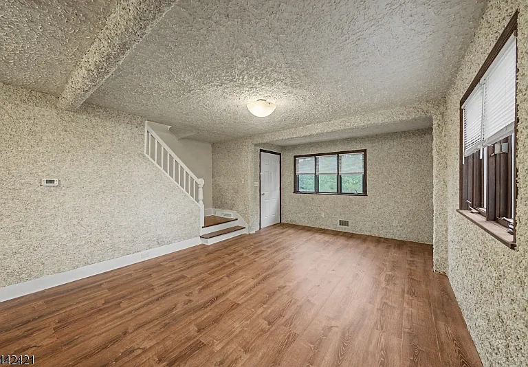 242 W Hanover Ave — Photo 7