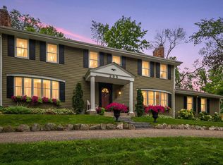 295 Lindawood Ln, Wayzata, MN 55391