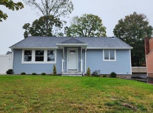 126 Forest Ave, Glen Cove, NY 11542