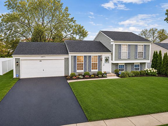 3rd image of 2075 Aronomink Cir