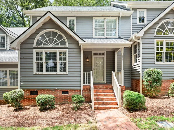 112 Lomond Ln, Cary, NC 27518