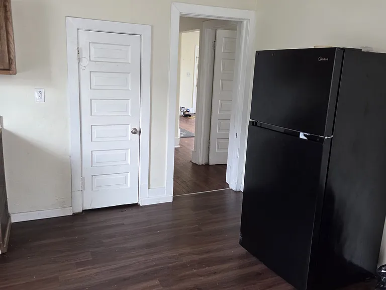 2501 Hubbard St — Photo 1