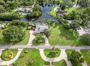 864 Whippoorwill Row, West Palm Beach, FL 33411
