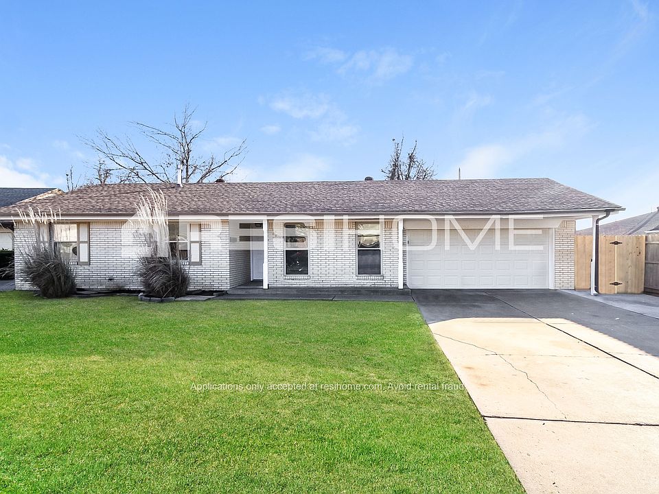1st image of 208 Sherwood Ct