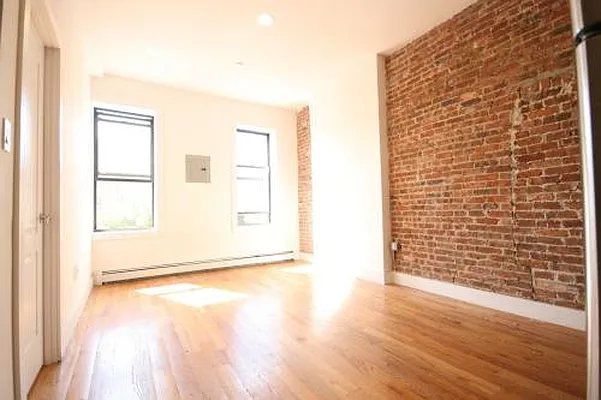 Rented by Makover Group Inc | media 2