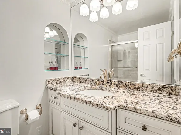 6137 Leesburg Pike APT 509, Falls Church, VA 22041