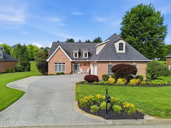 1733 Burnside Dr, Maryville, TN 37801