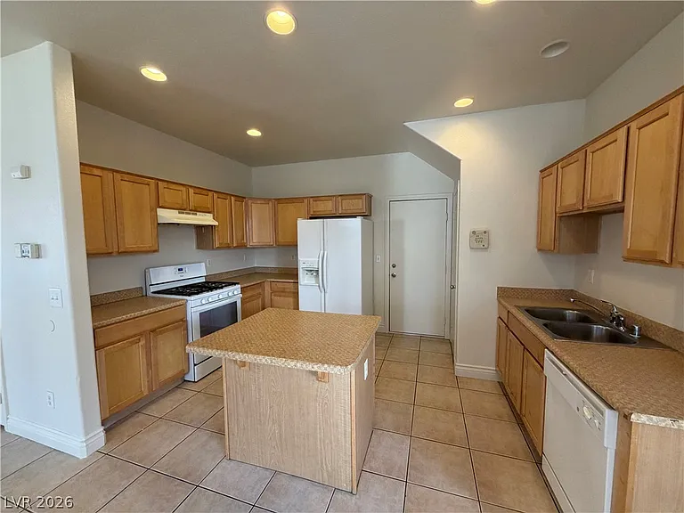 3762 Corpolo Ave — Photo 16