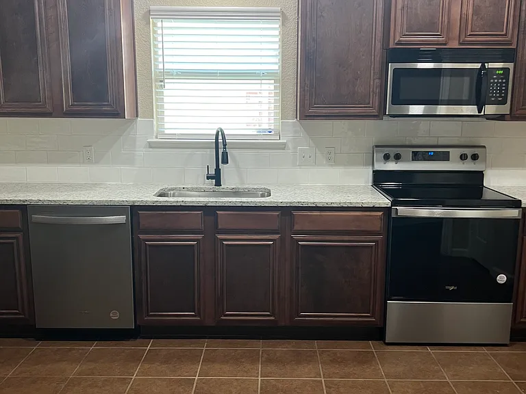1501 Applegate Way — Photo 8