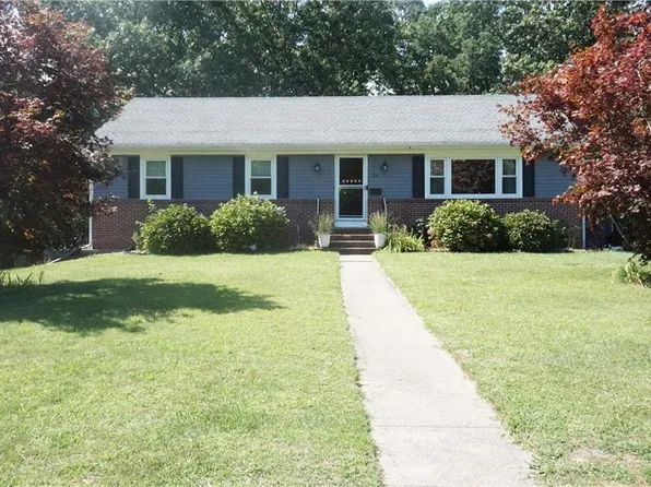 24 Bethany Ln, North Kingstown, RI 02852