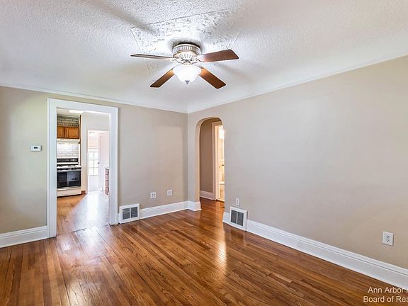 4th image of 5079 School St