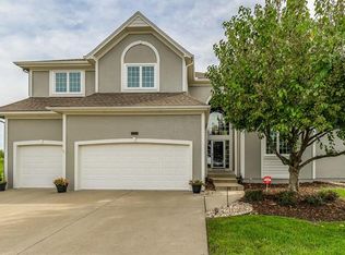 5610 NE Oaks Ridge Ct, Lees Summit, MO 64064