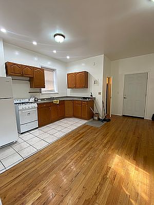 2nd image of 358 Sackett St #1