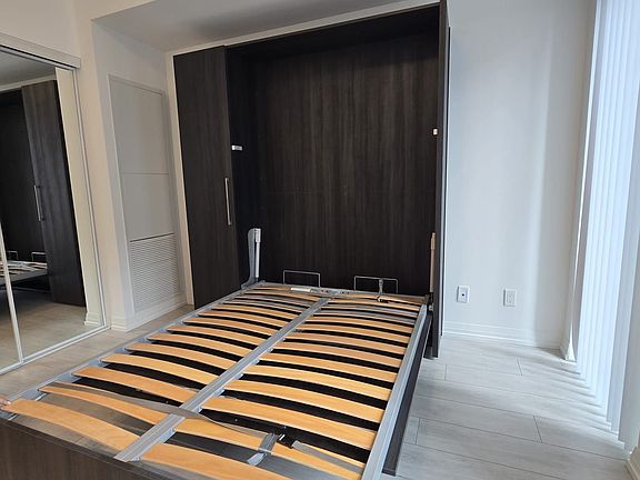 4th image of 400 King St W #1001
