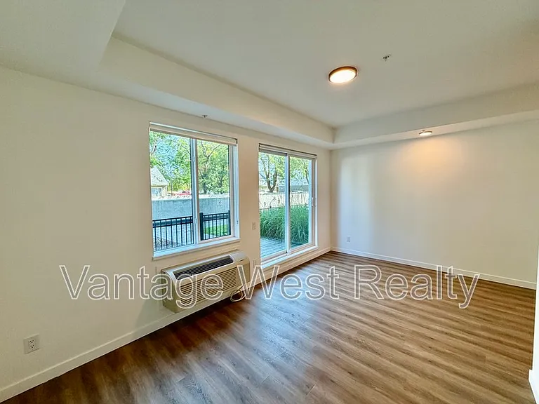 615 Rutland Rd N #101 — Photo 15