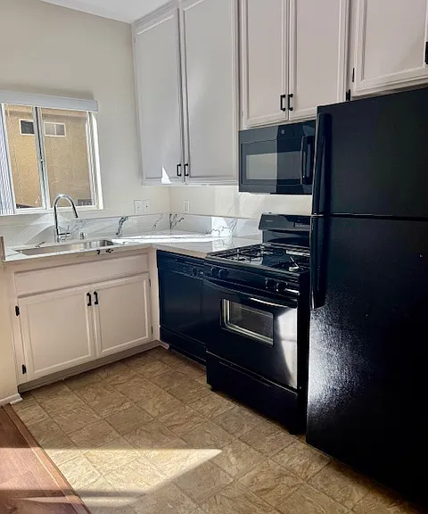 5650 York Blvd. — Photo 9