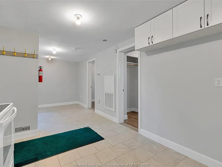 881 Parent Ave #BASEMENT — Photo 5