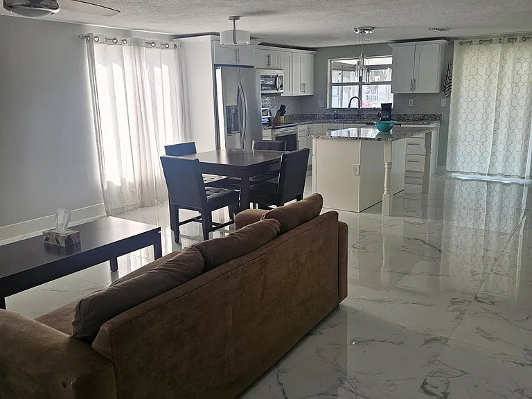 4931A Pompano Dr — Photo 2