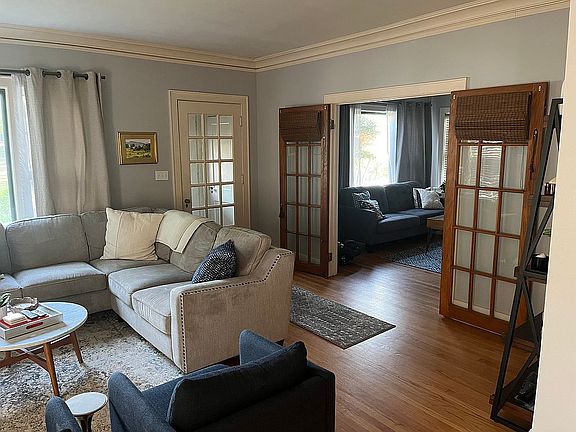 Living room & 2nd family rm