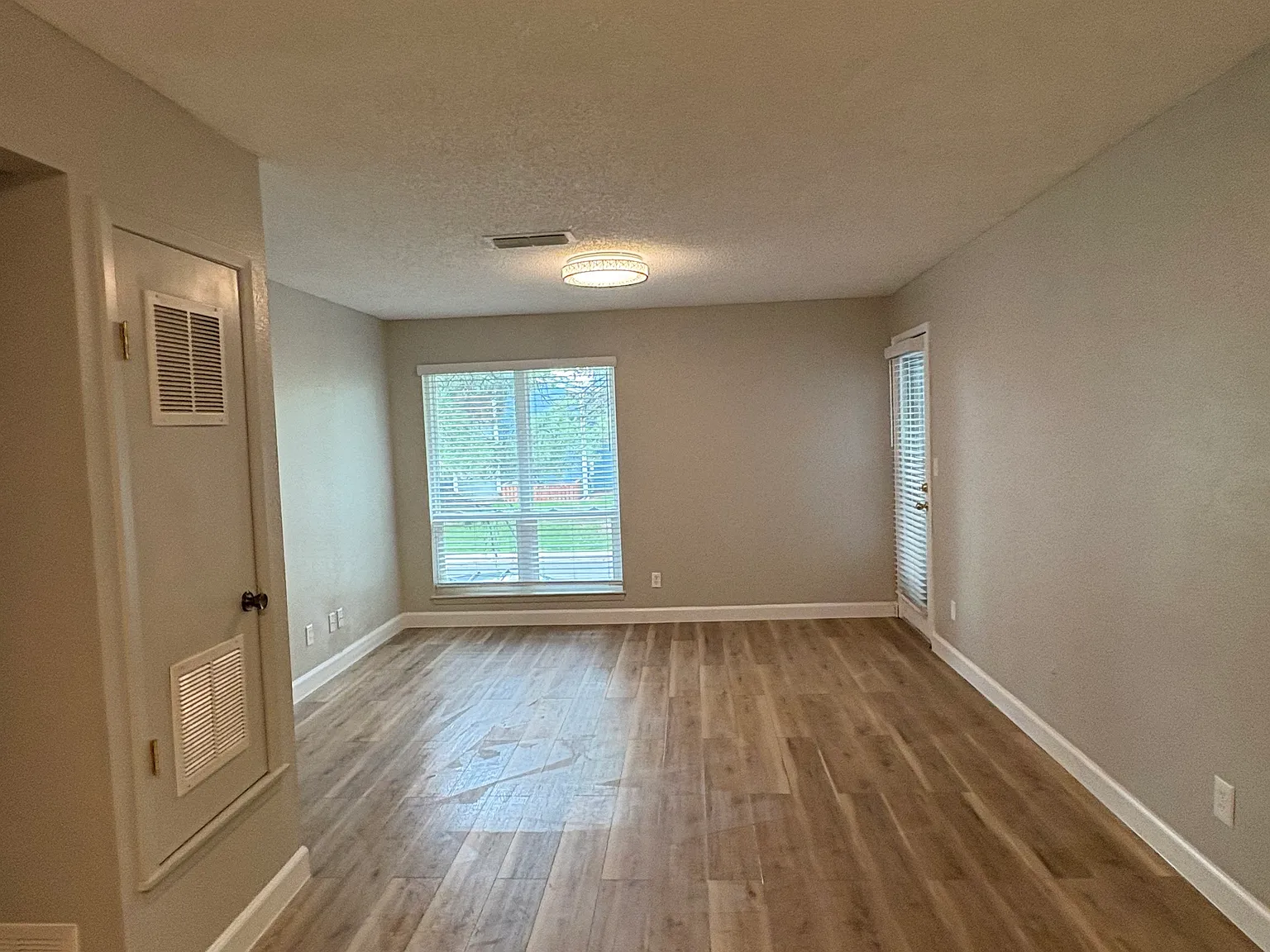 1 bed, 806 sqft, $1,695 — Photo 3