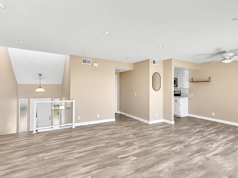 721 Calle Los Olivos — Photo 10