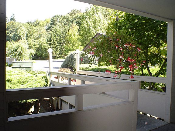 4th image of 23405 Lakeview Dr #H