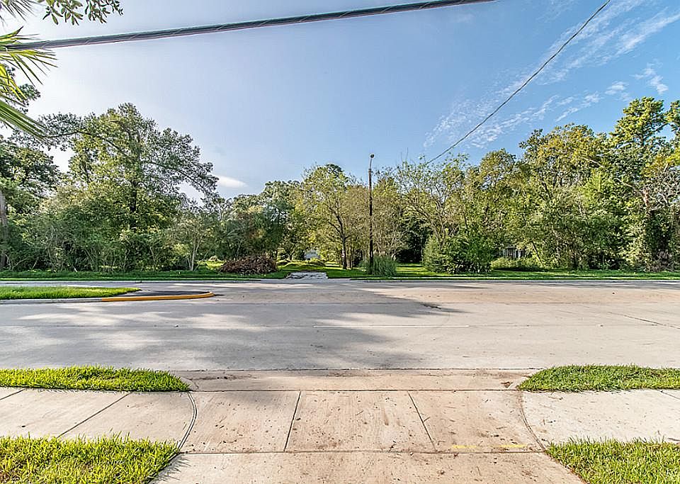1st image of 809 Pinemont Dr